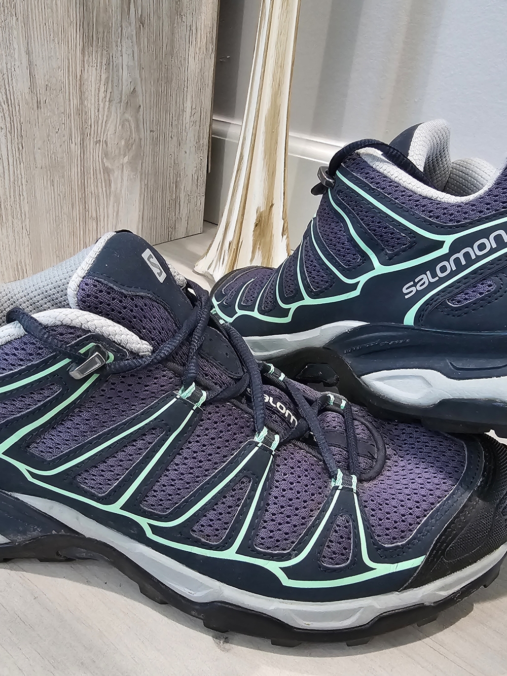 Salomon Women’s Hiking Shoes Boots Navy Mint Size 9.5